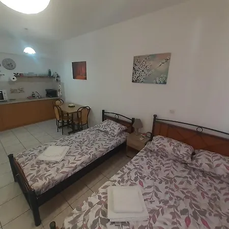 Yellow House Apartment Kalamata