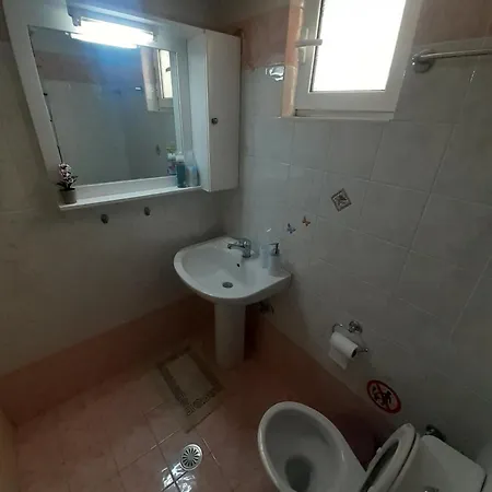 Yellow House Apartment *